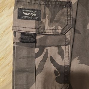 Boys Wrangler Cargo camo pants